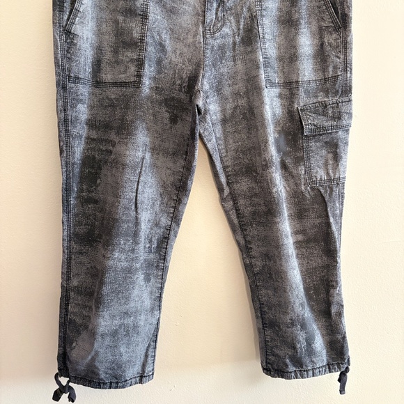 DKNY Stone Wash Charcoal Cotton Cargo Capris - Picture 8 of 14